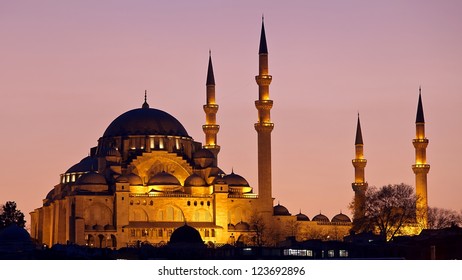 Suleymaniye Mosque by sunset in Instabul, Turkey