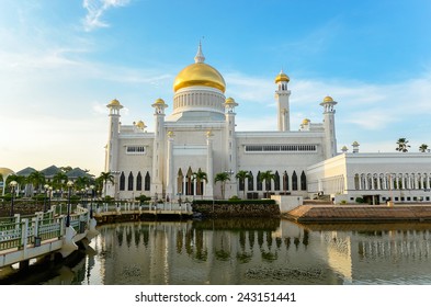 Sultan Omar Ali Saifuddin mosque, Brunei 