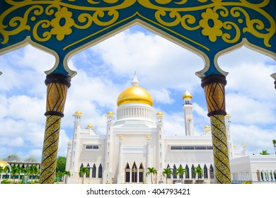 Sultan Omar Ali Saifuddin Mosque in Bandar Seri Begawan - Brunei