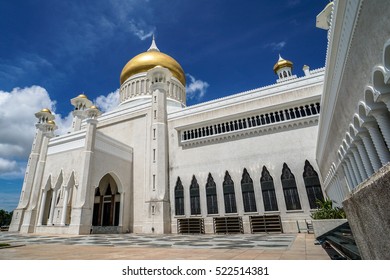 The Sultan Omar Ali Saifuddin Mosque in Bandar Seri Begawan,Brunei Darussalam.