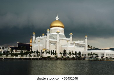 Sultan Omar Ali Saifuddin Mosque, in Bandar Seri Begawan, capital of the Sultanate of Brunei