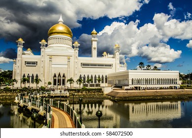 Sultan Omar Ali Saifuddin Mosque in Bandar Seri Begewan, Brunei