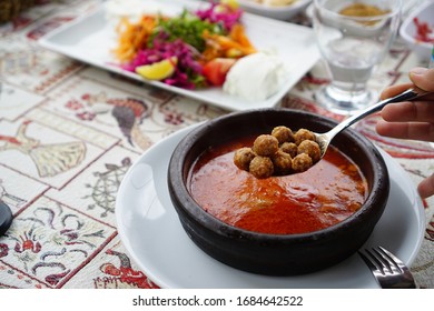 Sulu Köfte - Turkish Meatball Soup