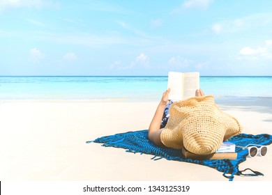 Summer Beach Holiday Woman Reading A Book On The Beach In Free Time .