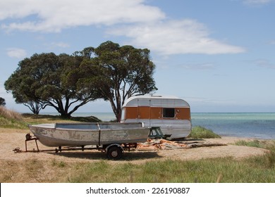 Summer Freedom Camper's Caravan By The Beach, East Coast, New Zealand 