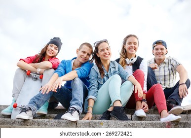 Summer Holidays And Teenage Concept - Group Of Smiling Teenagers Hanging Outside