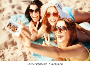 Summer Holidays, Vacation And Beach Concept - Girls Taking Selfie On The Beach