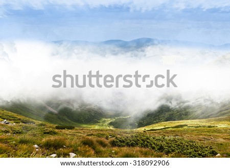 Foto Bild Grüne Berge in den Wolken