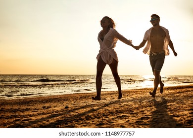 85,034 Lovers Sunset Images, Stock Photos & Vectors 