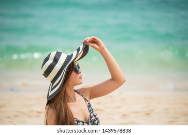 女性 海 後ろ姿 Stock Photos Images Photography Shutterstock