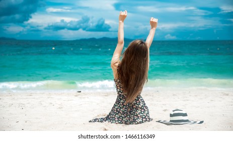 女性 海 後ろ姿 の画像 写真素材 ベクター画像 Shutterstock