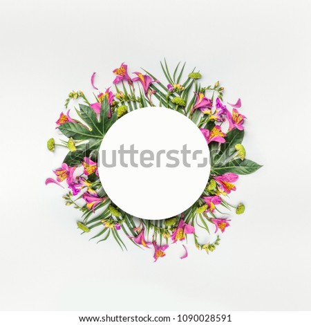 Round frames with tropical flowers and leaves