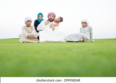 Arab Family Trip Images Stock Photos Vectors Shutterstock