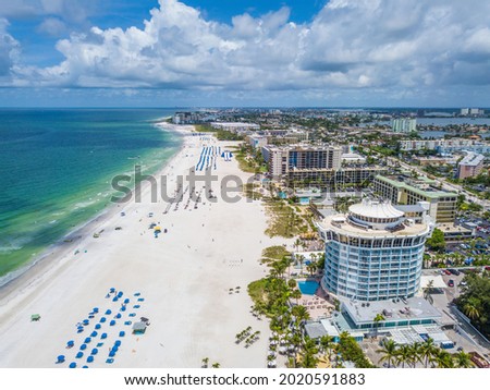 Summer vacations. St. Pete Beach Florida. Ocean beach, Hotels and Resorts in US. Blue-turquoise color of salt water. American Coast or shore line in Gulf of Mexico. St Petersburg Clearwater Florida. Imagine de stoc © 