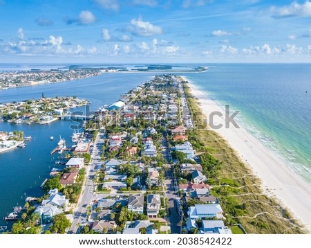 Summer vacations. St. Pete Beach Florida. Ocean beach, Hotels and Resorts in US. Blue-turquoise color of salt water. American Coast or shore line in Gulf of Mexico. St Petersburg Clearwater Florida Imagine de stoc © 