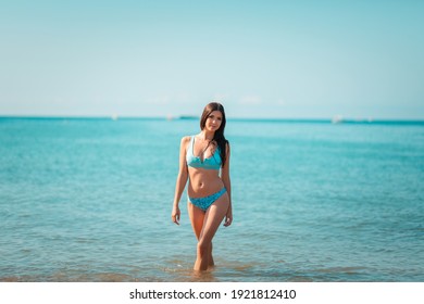 女性 海 水着 の写真素材 画像 写真 Shutterstock