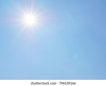 晴れた青空に輝く太陽 写真素材 Shutterstock