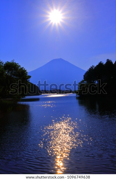 Sun Mt Fuji Lake Tanuki Japan Parks Outdoor Stock Image