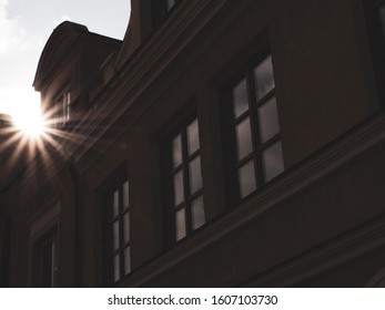 Sun rays breaking through the cornices of the building
