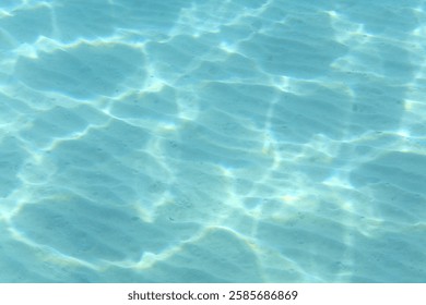 
Sun reflections on the sandy seabed - 0063