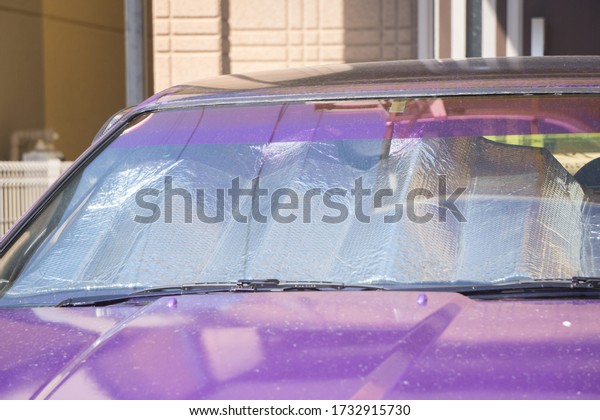 sun\
shade or sun reflector on the windshield the\
car