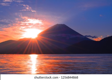 富士山 シルエット の画像 写真素材 ベクター画像 Shutterstock