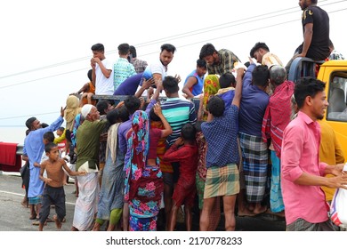 Sunamganj, Sylhet Division, Bangladesh - 21 June 2022: Flood Victims Collect Food From A Relief Vehicle.