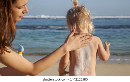 Mom and daughter nudist Photos: Breastfeeding