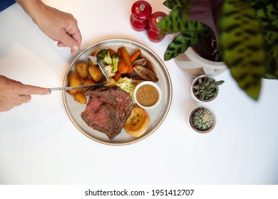 Sunday Dinner, Food Prep With Chef Customer Eating, Sunday Dinner 