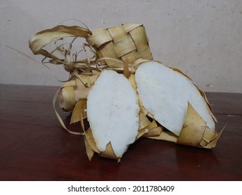 Sungailiat - Bangka 21 Juli 2021 Gambar Ketupat  Daun Kelapa