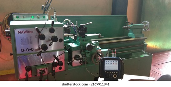 Sungailiat, Indonesia - August 06, 2019 : Vibration Test On A Lathe To Check The Condition Of The Machine In The Laboratory Of The Domestic Manufacturing Polytechnic
