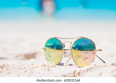 210,540 Beach glasses Images, Stock Photos & Vectors | Shutterstock