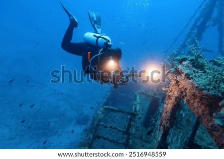 Similar – Foto Bild Taucher bei der Erkundung der Unterwasserwelt