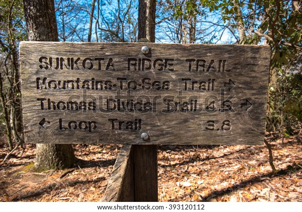 Sunkota Ridge Trail Sign\
Straight