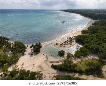 Día soleado y playa, Playa Punta Esmeralda en México