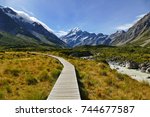 A sunny day walking along the Hooker Valley track,Mount Cook, New Zealand.
 (19-03-2017)