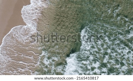 Similar – Luftaufnahme Panoramadrohne Blick auf den blauen Ozean Wellen, die am Sandstrand in Portugal erdrücken.