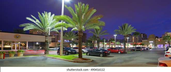 760 Strip Mall At Night Images, Stock Photos & Vectors 