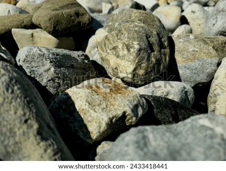 sunny rocks mini bulders tan