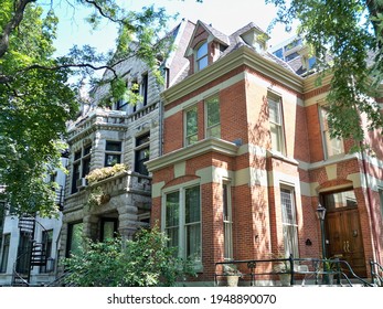 A Sunny Sunday Walk On A Typical Street In Lincoln Park Square, On The North Side Of Chicago, Illinois