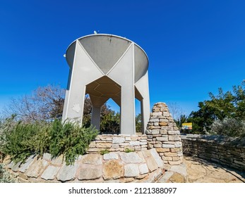 Sunny View Of The Lanscape In San Antonio Botanical Garden At Texas