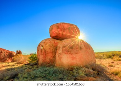 Sunrays At Sunset Light In Karlu Karlu - Devils Marbles Conservation Reserve. Australian Outback Landscape In Northern Territory, Australia Near Tennant Creek. Aboriginal Land In Red Centre.