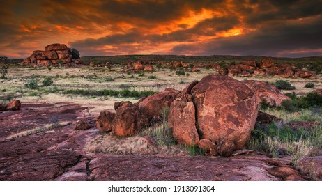 Sunrays At Sunset Light In Karlu Karlu - Devils Marbles Conservation Reserve. Australian Outback Landscape In Northern Territory, Australia Near Tennant Creek. Aboriginal Land In Red Centre.