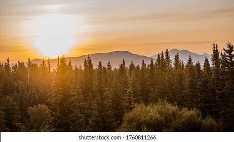 Sunrise. Denali Mount Mckinley National Park Area. Alaska AK American Road Trip Sightseeing Nature (Mountain, Nature, Wildlife, Rivers, Glacier)