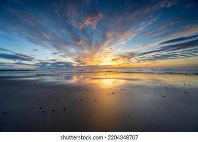 Sunrise During The Summer Solstice In June 2022. UK Coastline, Beach Located In Northern England. 