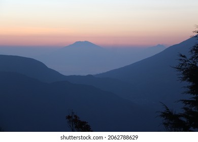 Sunrise on Sikunir Hill, Dieng Plateau, Wonosobo, Central Java, Indonesia (September 2014)