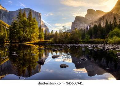 Zonsopgang op Yosemite Valley, Yosemite National Park, Californië