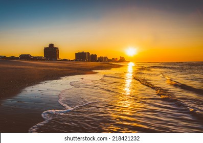 Sunrise over the Atlantic Ocean at Ventnor Beach, New Jersey.