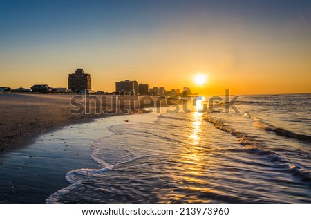 Sunrise over the Atlantic Ocean at Ventnor Beach, New Jersey.