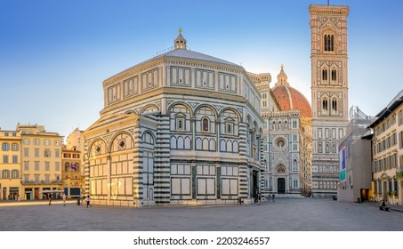 Sunrise Panorama Of Santa Maria Del Fiore Cathedral In Florence, Italy. Architecture And Landmark Of Florence. Travel Background.